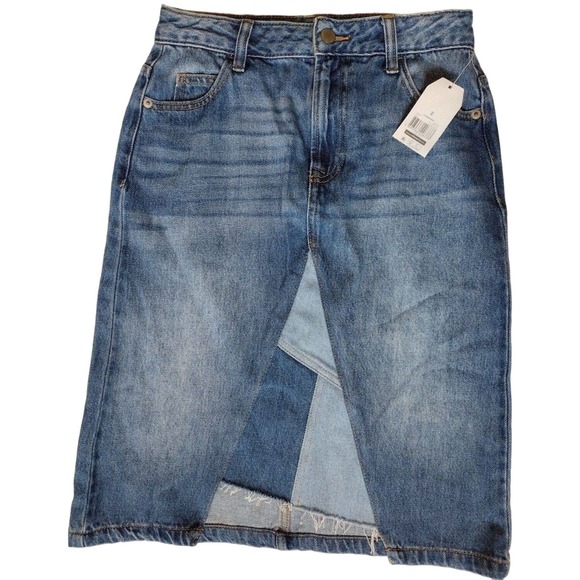 Time & Tru Denim Skirt Size 2 Dark or Medium Wash Patchwork Insert Modest Knee - Picture 1 of 4